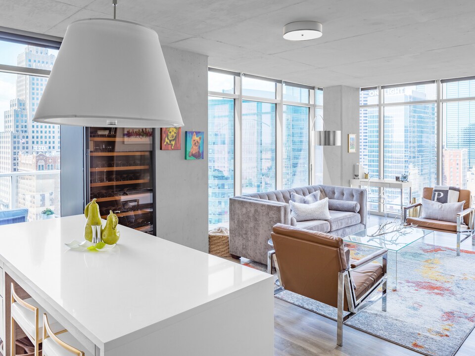 Two Light Luxury Apartments in Kansas City, MO - Foto de edificio