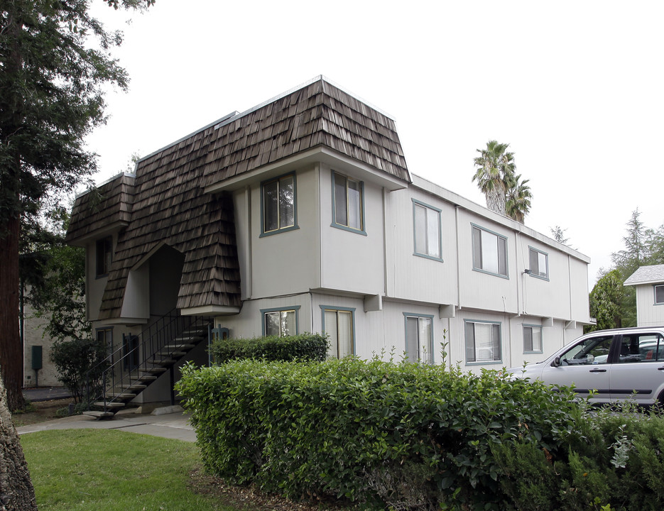 1431 Drake Dr in Davis, CA - Foto de edificio