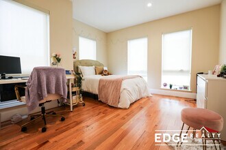 17 Glencoe St, Unit 203 in Boston, MA - Foto de edificio - Building Photo