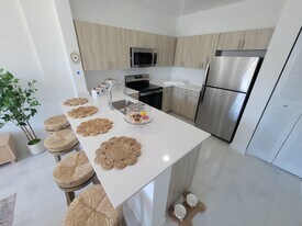 935 SW 72nd Ave, Unit A2 in Miami, FL - Building Photo