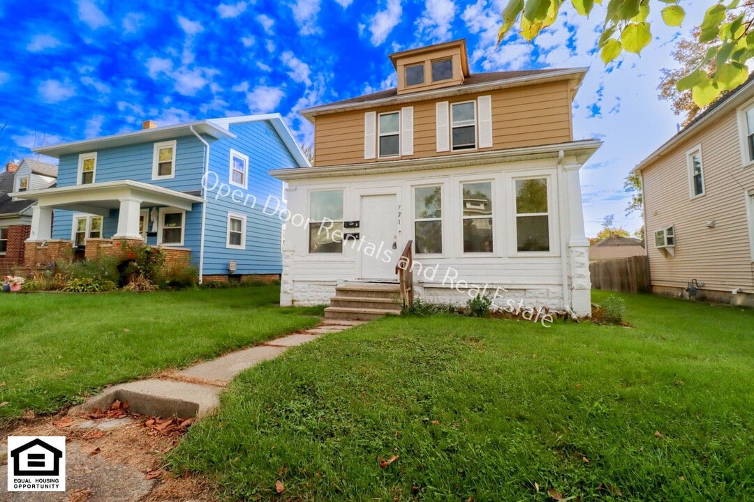 721 Greenlawn Ave-Unit -721 Greenlawn Ave Apt 2 in Fort Wayne, IN - Building Photo