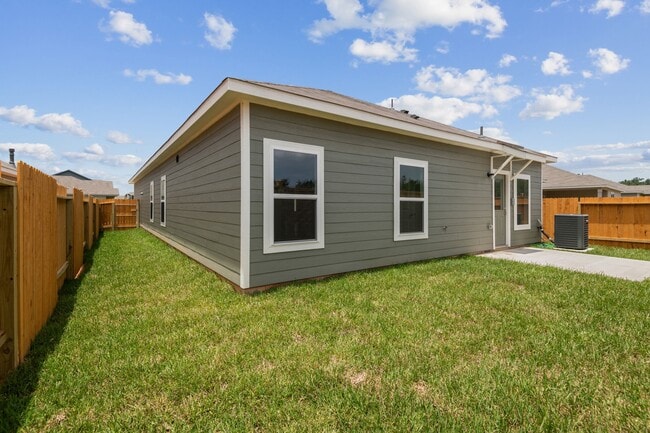 15806 Berry Hl Dr in Conroe, TX - Building Photo - Building Photo