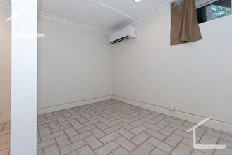 35 Bentley St in Boston, MA - Building Photo - Building Photo