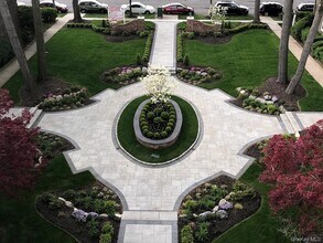 180 Hilton Ave in Hempstead, NY - Building Photo - Building Photo