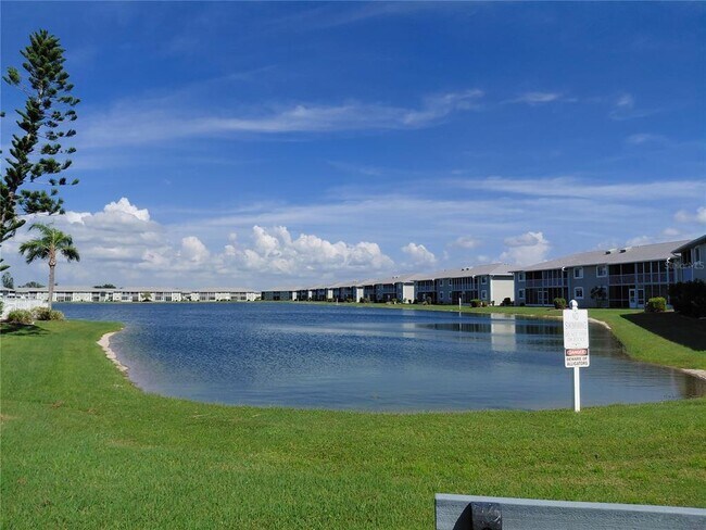 3300 Loveland Blvd in Port Charlotte, FL - Building Photo - Building Photo
