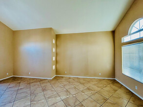 36512 Summerholly Cir in Palmdale, CA - Building Photo - Building Photo