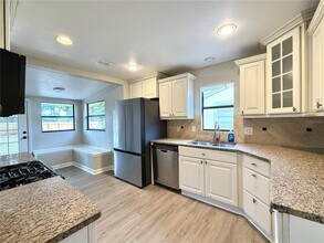 5530 Crissman Dr N in St. Petersburg, FL - Building Photo - Building Photo