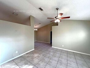 1649 SE Lorraine St in Port St. Lucie, FL - Foto de edificio - Building Photo