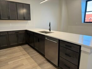 106 E Erie St in Albion, MI - Foto de edificio - Building Photo