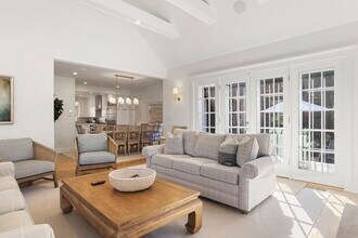13 Gingy Ln in Nantucket, MA - Foto de edificio - Building Photo
