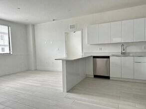 1091 E 17th St in Hialeah, FL - Building Photo - Building Photo