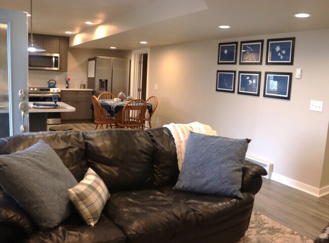 1177 E Hickenlooper Way, Unit Basement in Draper, UT - Building Photo - Building Photo