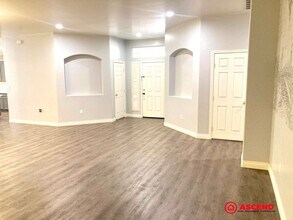 10919 Golden Valley Dr in Bakersfield, CA - Building Photo - Building Photo