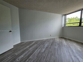 2000 N Congress Ave in West Palm Beach, FL - Building Photo - Building Photo