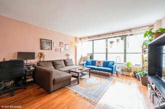 2930 N Sheridan Rd in Chicago, IL - Building Photo - Building Photo