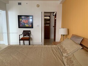 185 SE 14th Ter in Miami, FL - Foto de edificio - Building Photo