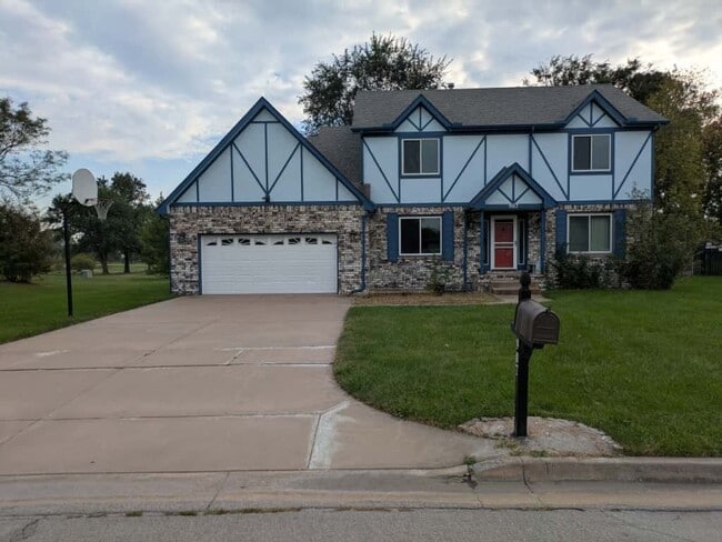 907 Second St in Andover, KS - Building Photo - Building Photo