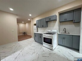 85 Clifton Ave, Unit 3 in Newark, NJ - Building Photo