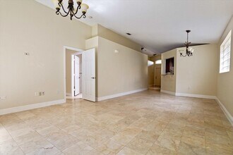 4120 Sapphire St in Weston, FL - Foto de edificio - Building Photo