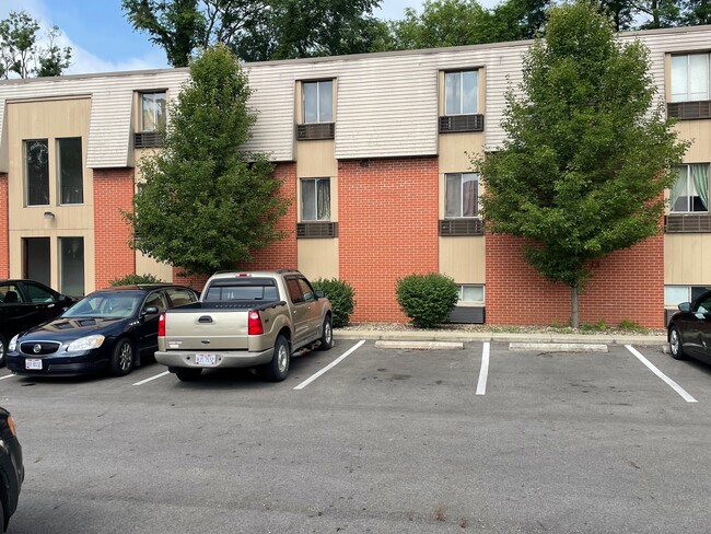 Fairfield Studio Apartments in Newark, OH - Foto de edificio - Building Photo