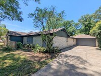 1852 Crystal Forest Dr photo'