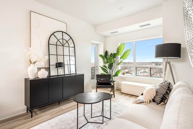 Stone West in Hamilton, ON - Building Photo - Building Photo