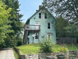 58 Smith Ave in Norwich, CT - Building Photo