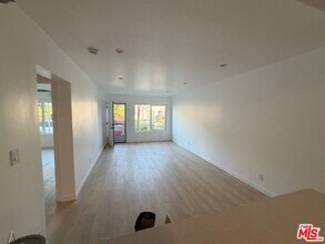 2106 Pisani Pl in Los Angeles, CA - Building Photo - Building Photo