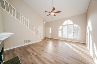 7202 Nostalgia Ln in Indianapolis, IN - Foto de edificio - Building Photo