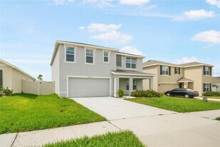 7575 Sail Clover Ln in Zephyrhills, FL - Building Photo