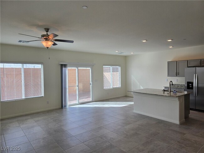 1075 Gentle Swan in Henderson, NV - Building Photo - Building Photo