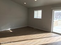 305 Toronto Dr photo'
