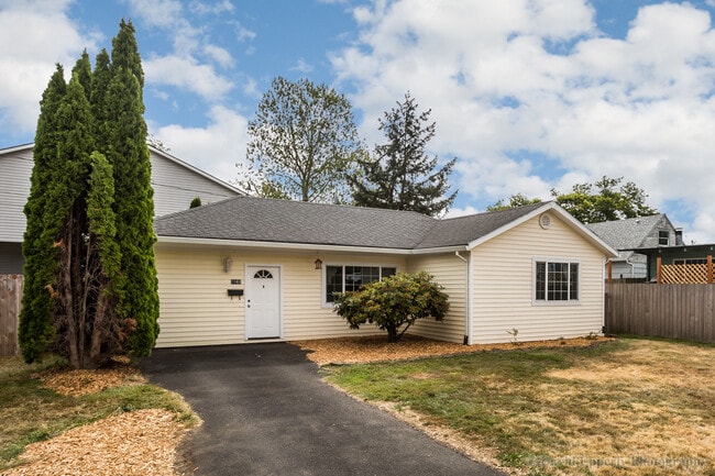 property at 2044 Cowlitz St