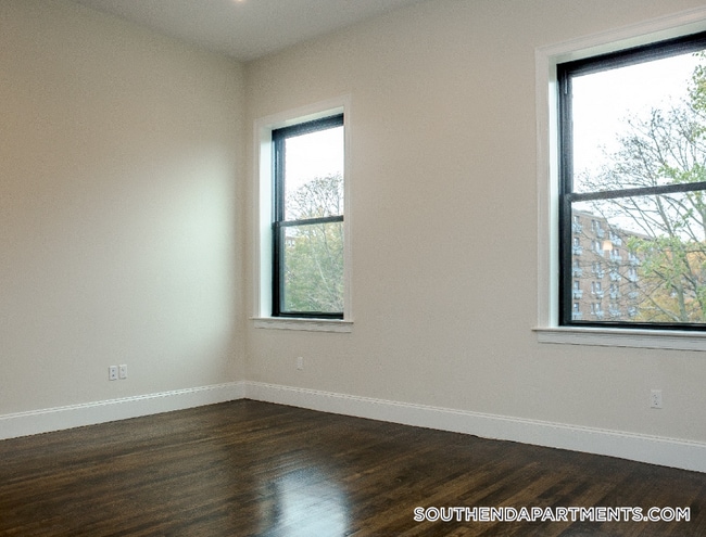 11 Newcomb St in Boston, MA - Foto de edificio - Building Photo