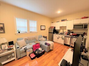 25 MacArthur St, Unit 1R in Somerville, MA - Foto de edificio - Building Photo