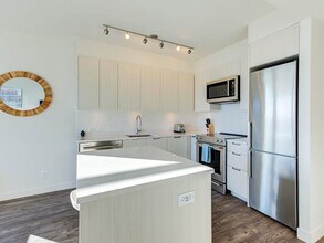 4733 Hazel St in Burnaby, BC - Building Photo - Building Photo