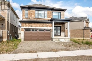 18 Heming St in Brant, ON - Building Photo