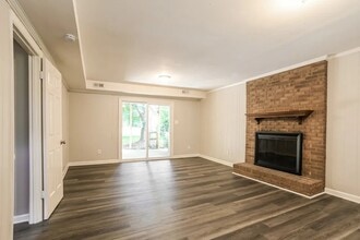 8102 Sidras Ct in Charlotte, NC - Building Photo - Building Photo