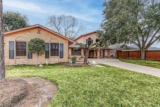 6831 Reed Rd in Houston, TX - Building Photo - Building Photo