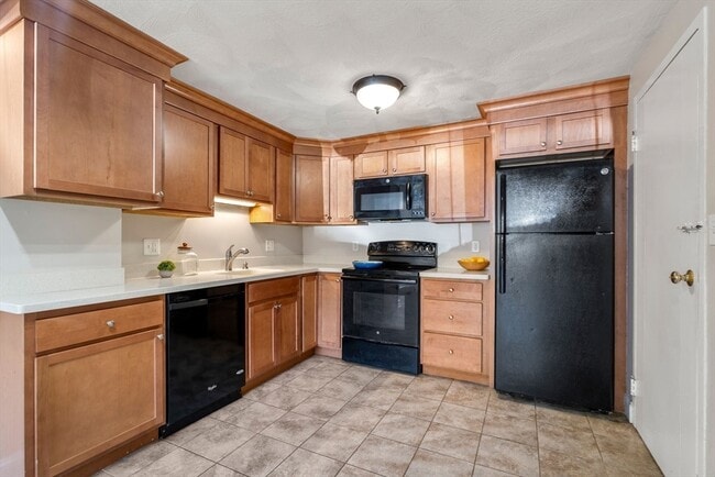 1105 Lexington St in Waltham, MA - Building Photo - Building Photo