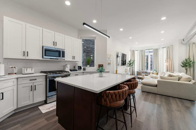 1543 N Claremont Ave-Unit -ID1244945P in Chicago, IL - Building Photo - Building Photo