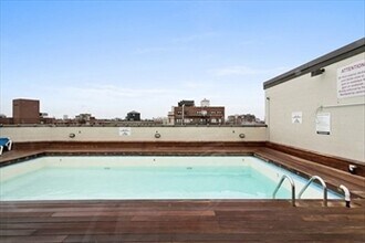 12 Stoneholm St, Unit 332 in Boston, MA - Foto de edificio - Building Photo