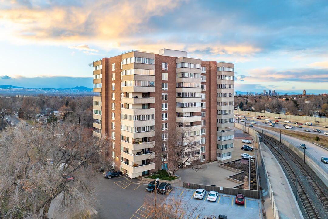 Wellington Square Condominiums in Denver, CO - Building Photo