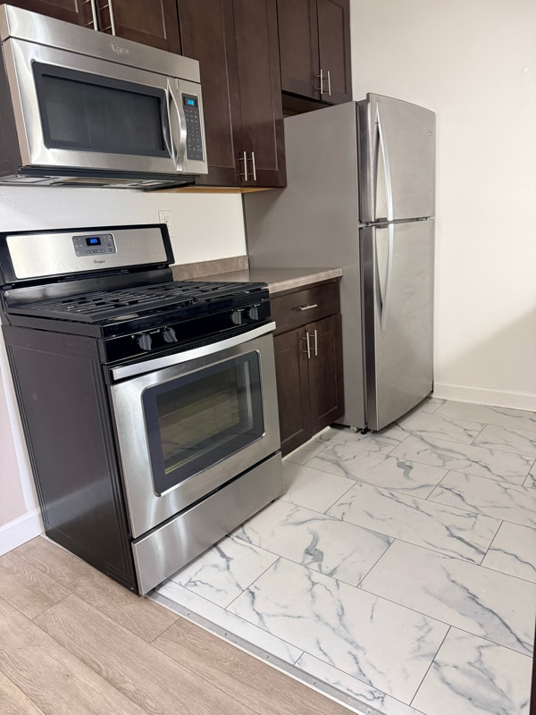 1007 N Marshall St in Milwaukee, WI - Foto de edificio - Building Photo