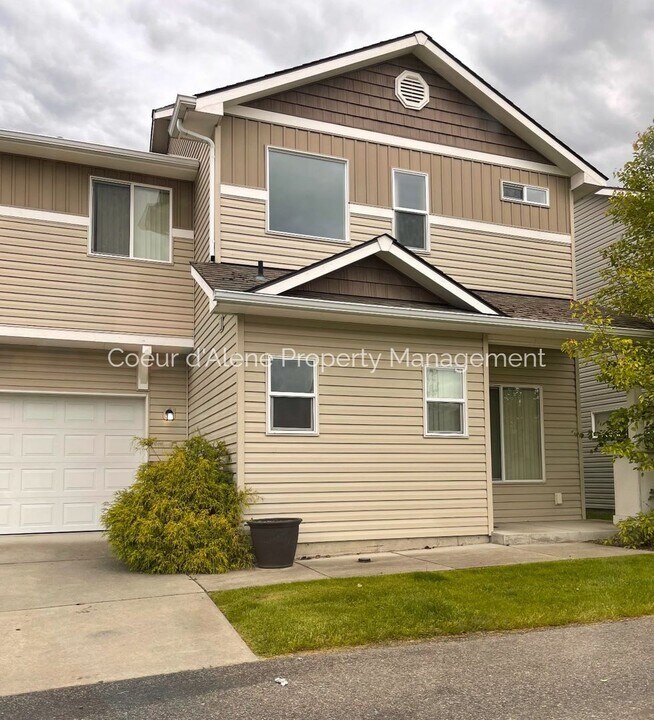 7851 Holyoke Loop in Coeur d'Alene, ID - Building Photo