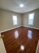 518 E 4th St in Hoisington, KS - Building Photo - Building Photo