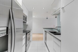 8535 N West Knoll Dr, Unit 213 in West Hollywood, CA - Building Photo