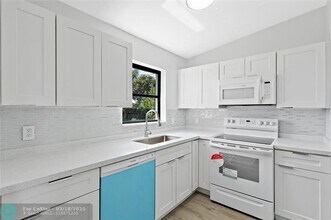1588 NW 6th Ave in Pompano Beach, FL - Building Photo - Building Photo