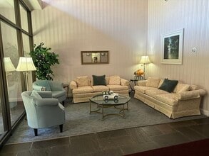 2 Summit Dr in Reading, MA - Building Photo - Building Photo
