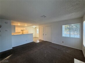 1856 Nebula Dr in Las Vegas, NV - Foto de edificio - Building Photo